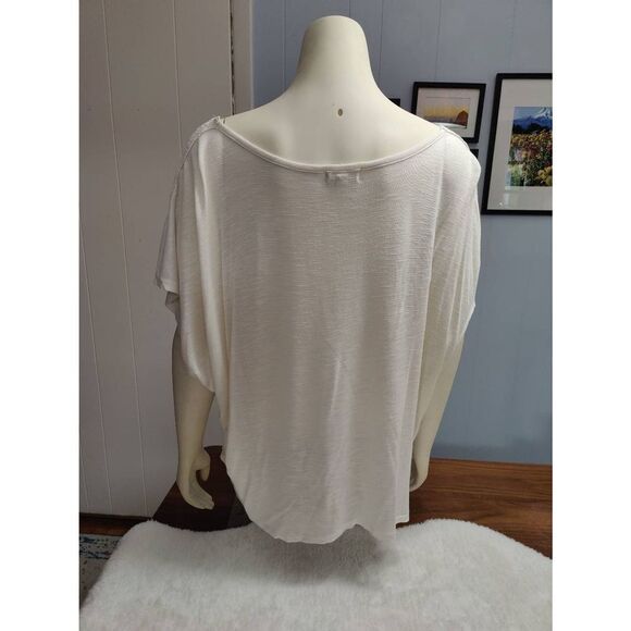 Eyeshadow Oversized Crocheted Top - Picture 3 of 5